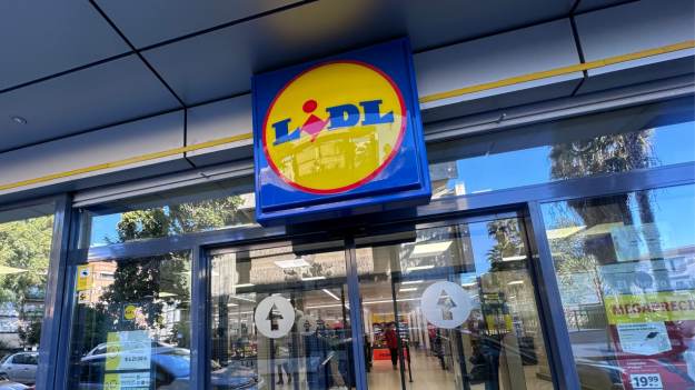 Hit w Lidlu. Idealna kurtka na wiosnę przeceniona..