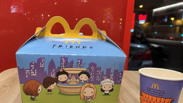 Kolekcjonerskie kubki „Friends” w McDonald’s...