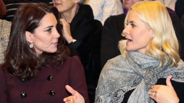 Niepokojące wieści z dworu królewskiego. Księżna..