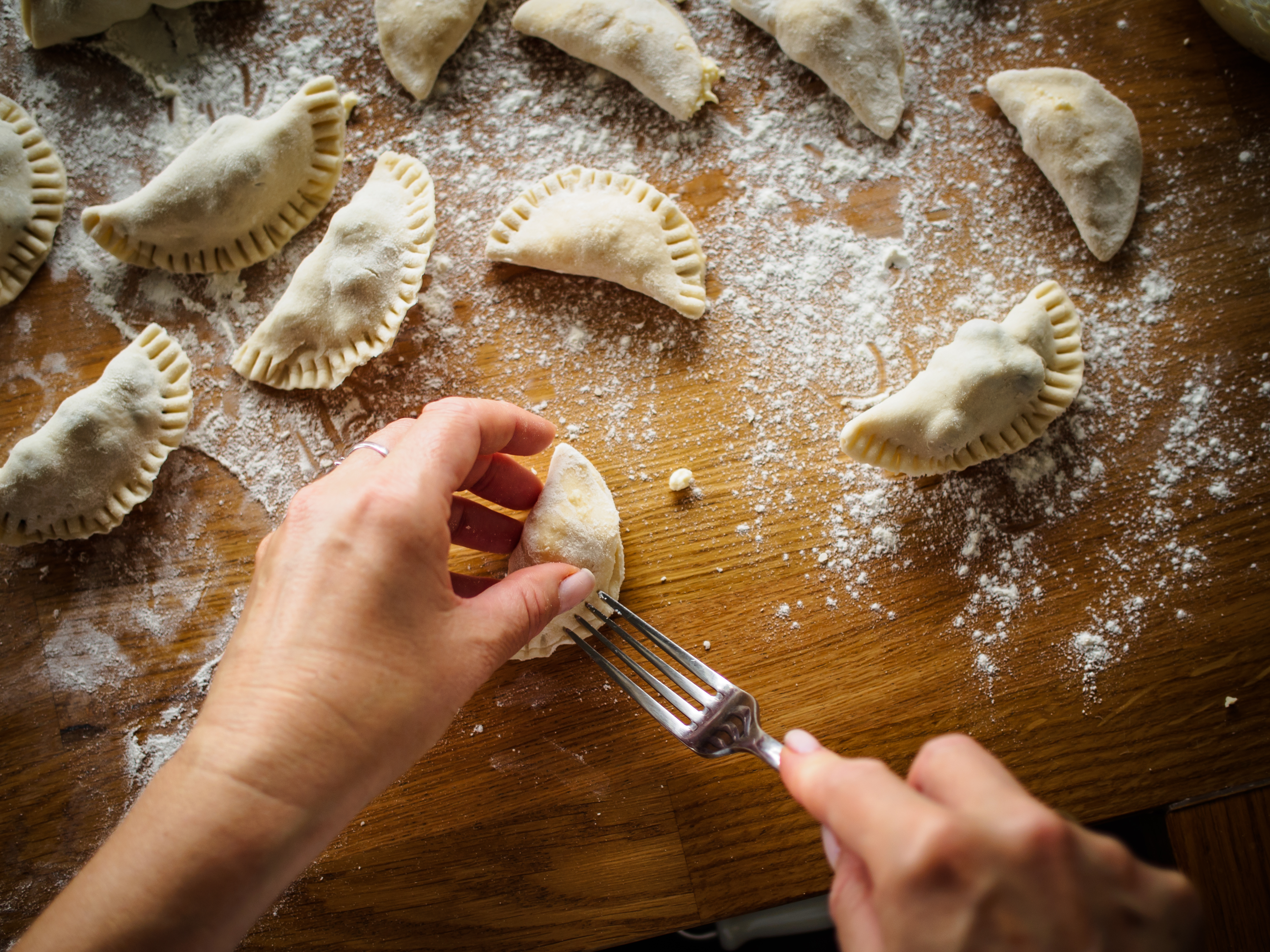 Jak zrobić ciasto na pierogi żeby było miękkie